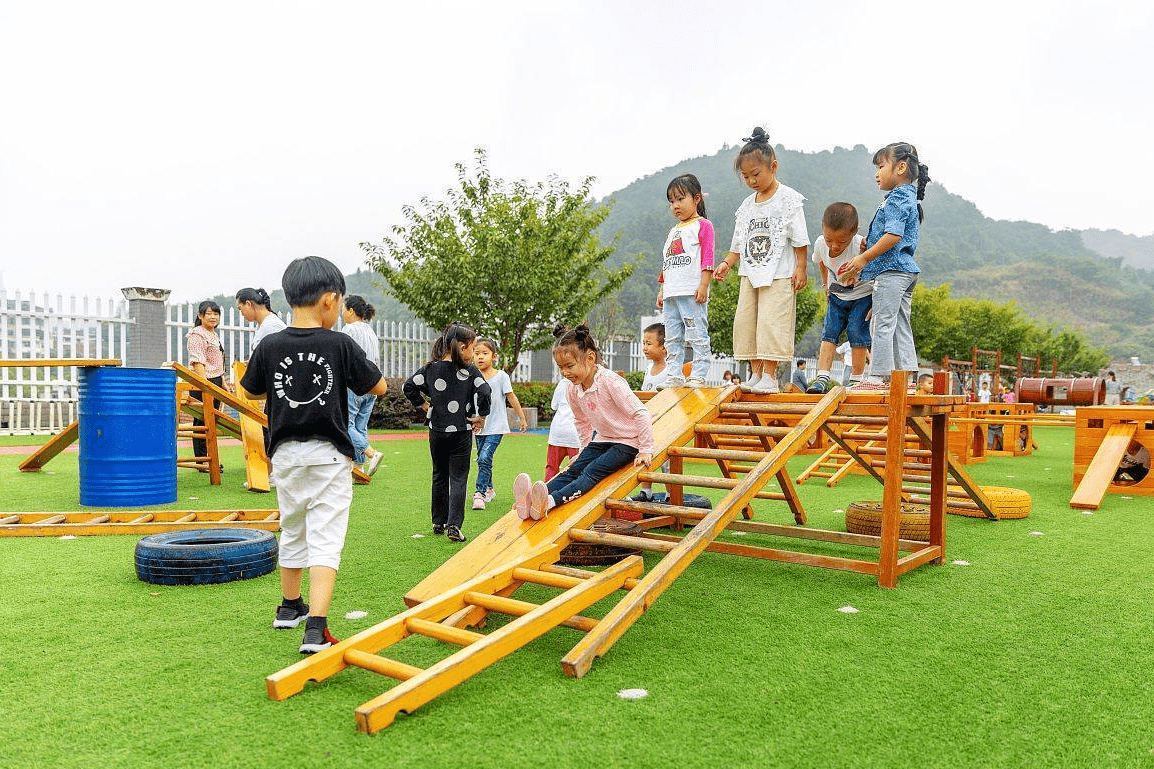 安吉梯子主题活动-安吉游戏梯子玩法和规则图片